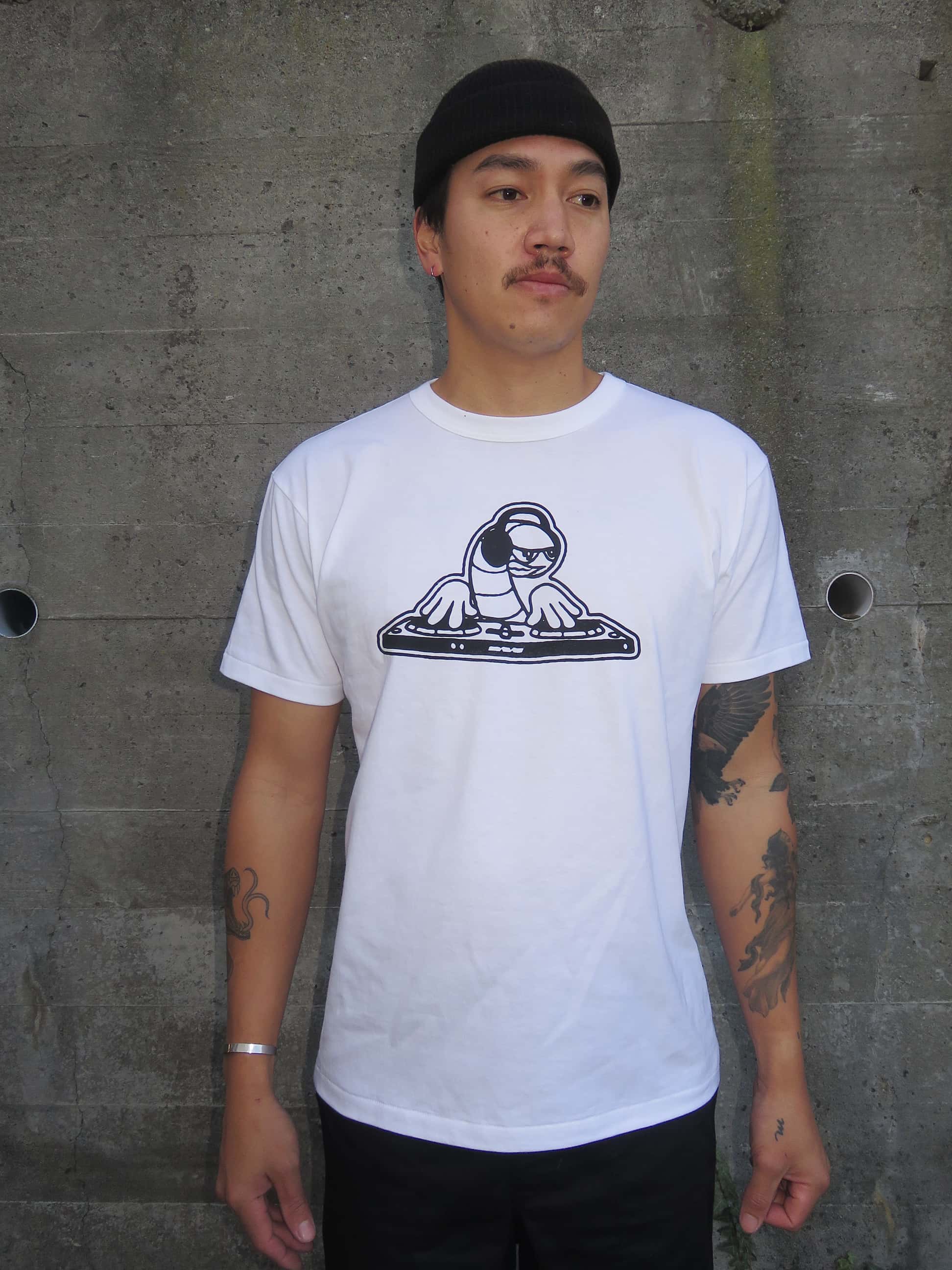 TURNING WORM T-SHIRT- WHITE/BLACK